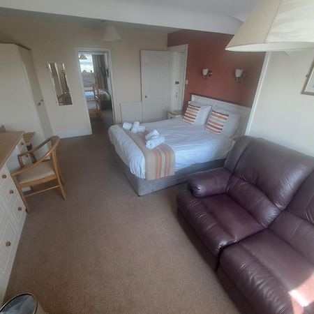 Lion Hotel & Studio Apartments Крикийт Екстериор снимка