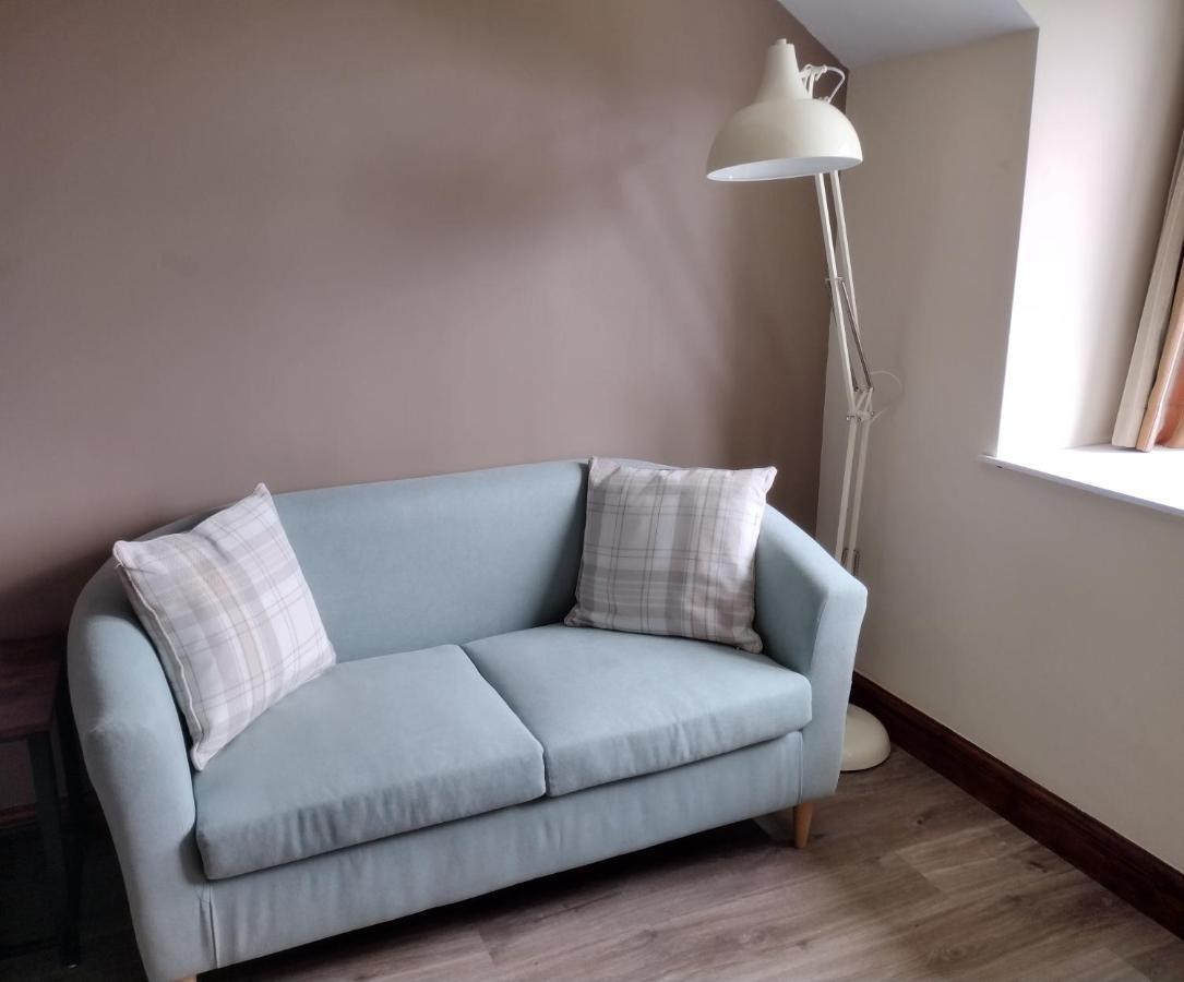 Lion Hotel & Studio Apartments Крикийт Екстериор снимка