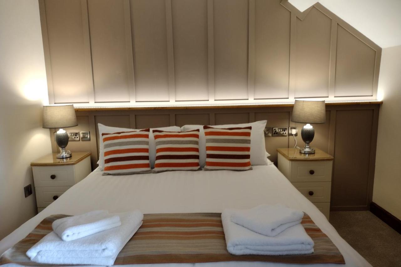 Lion Hotel & Studio Apartments Крикийт Екстериор снимка