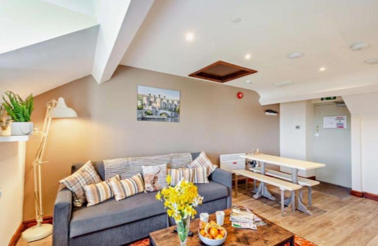 Lion Hotel & Studio Apartments Крикийт Екстериор снимка