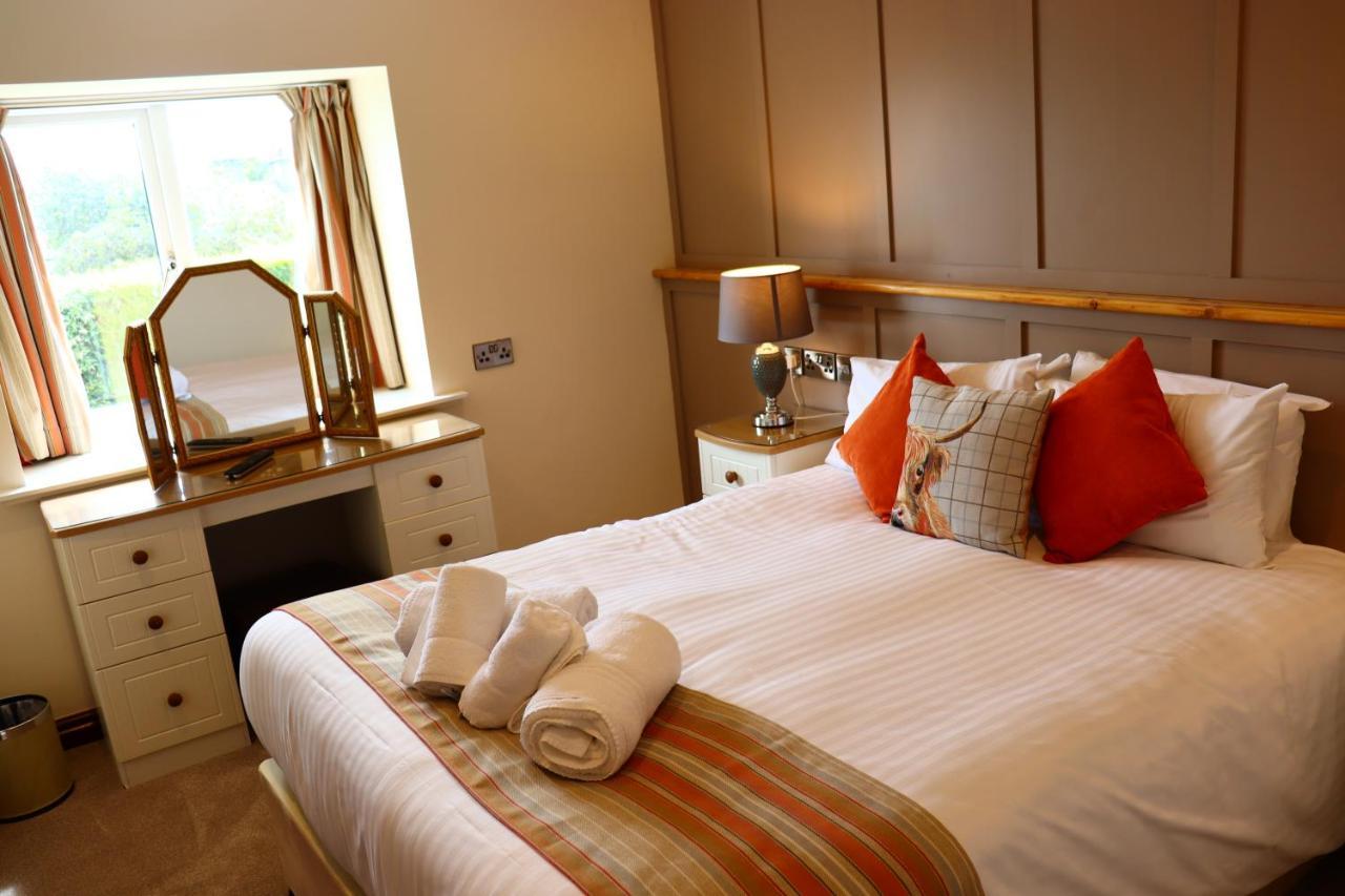 Lion Hotel & Studio Apartments Крикийт Екстериор снимка