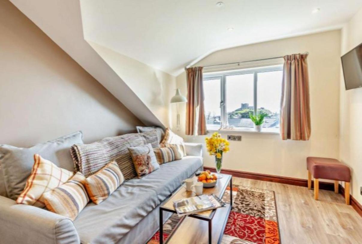 Lion Hotel & Studio Apartments Крикийт Екстериор снимка
