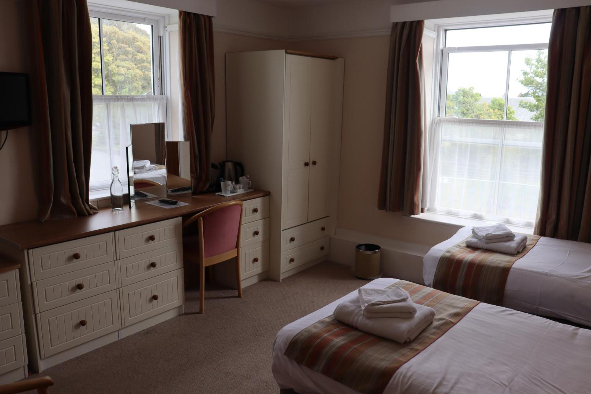 Lion Hotel & Studio Apartments Крикийт Екстериор снимка