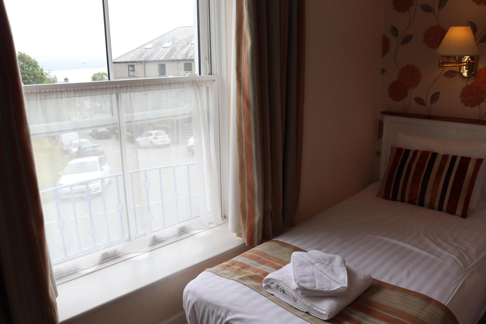 Lion Hotel & Studio Apartments Крикийт Екстериор снимка