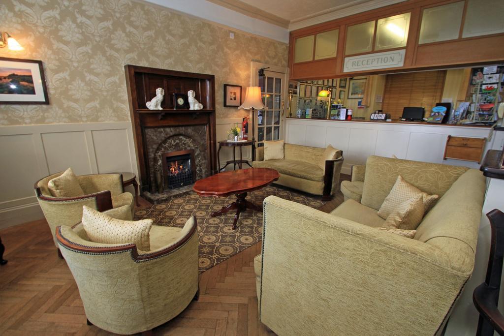 Lion Hotel & Studio Apartments Крикийт Екстериор снимка