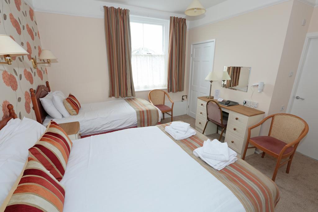 Lion Hotel & Studio Apartments Крикийт Екстериор снимка