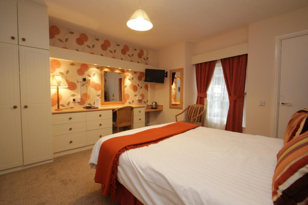 Lion Hotel & Studio Apartments Крикийт Екстериор снимка