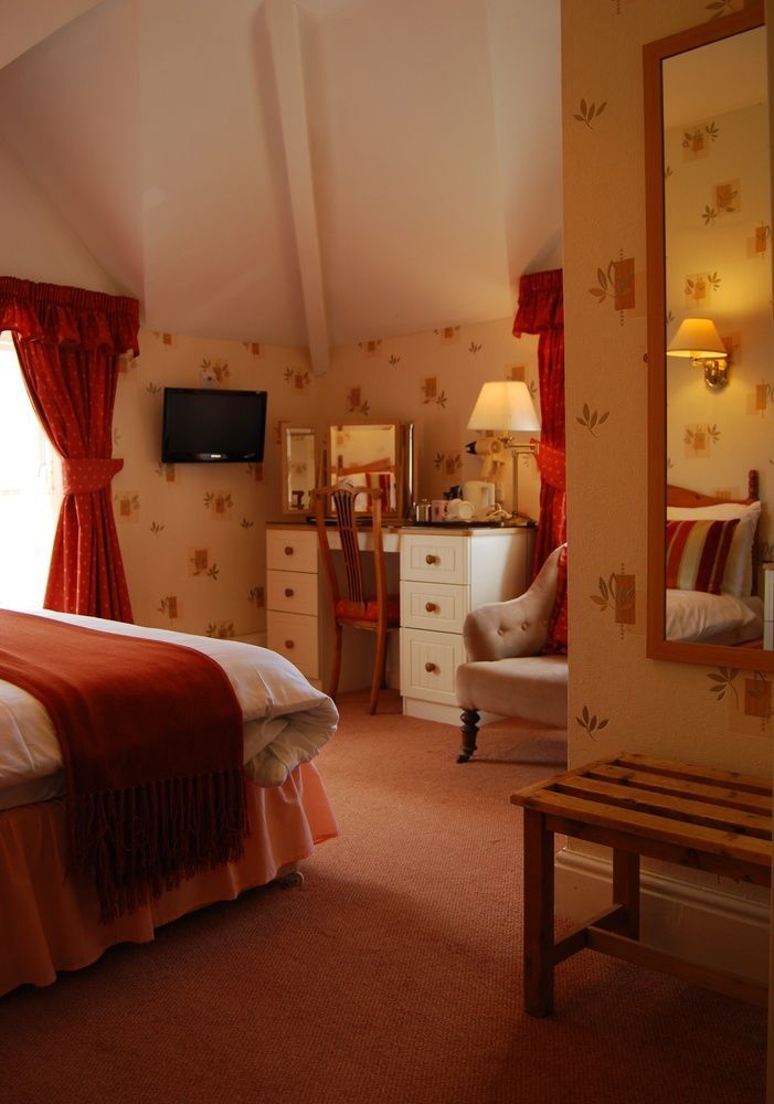 Lion Hotel & Studio Apartments Крикийт Екстериор снимка