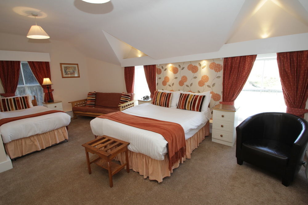 Lion Hotel & Studio Apartments Крикийт Екстериор снимка