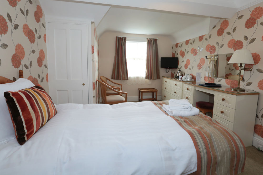 Lion Hotel & Studio Apartments Крикийт Екстериор снимка