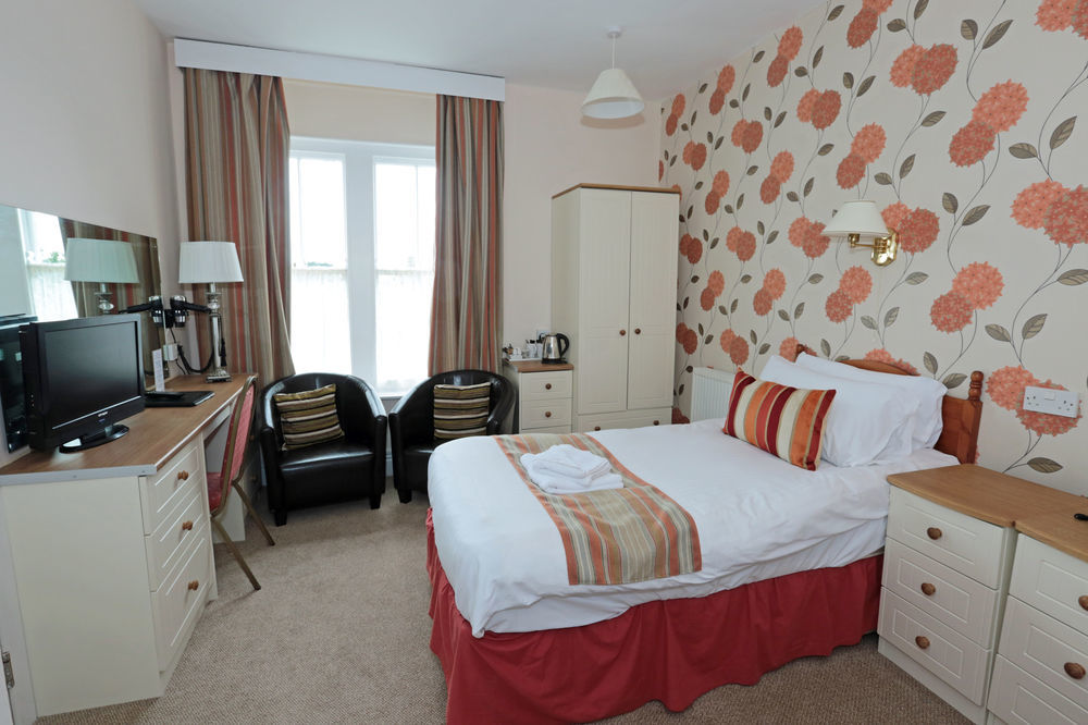 Lion Hotel & Studio Apartments Крикийт Екстериор снимка