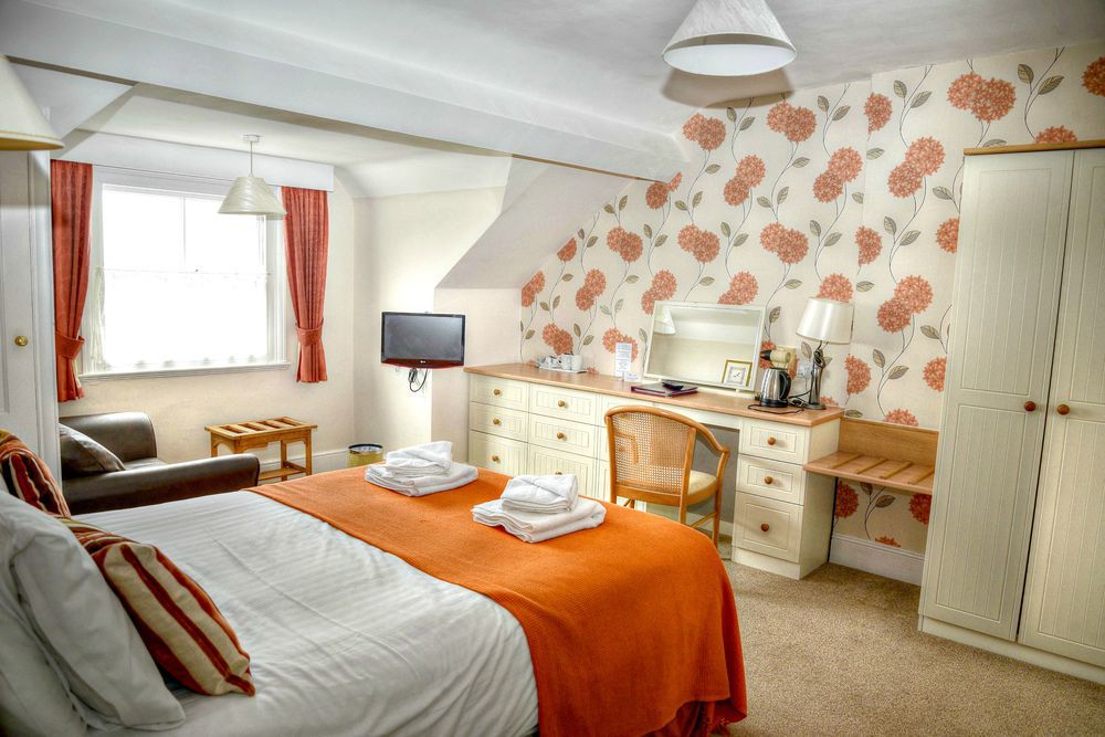 Lion Hotel & Studio Apartments Крикийт Екстериор снимка